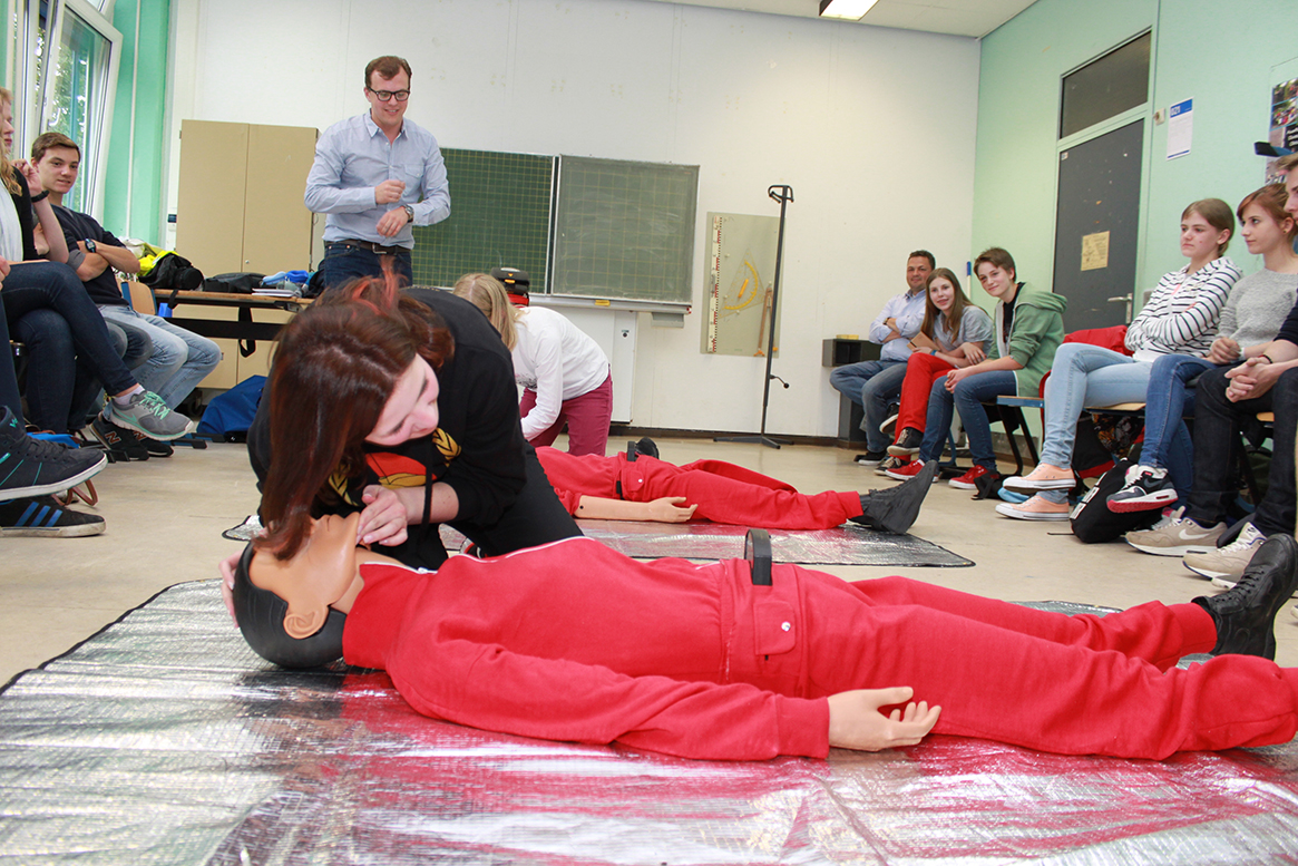 Die in der gemacht hose schule in Tochter(14) macht