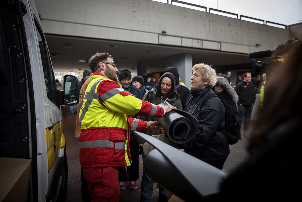 ASB_Kaeltehilfe_Nikolaus_Schlafsaecke_Isomatten_20.jpg