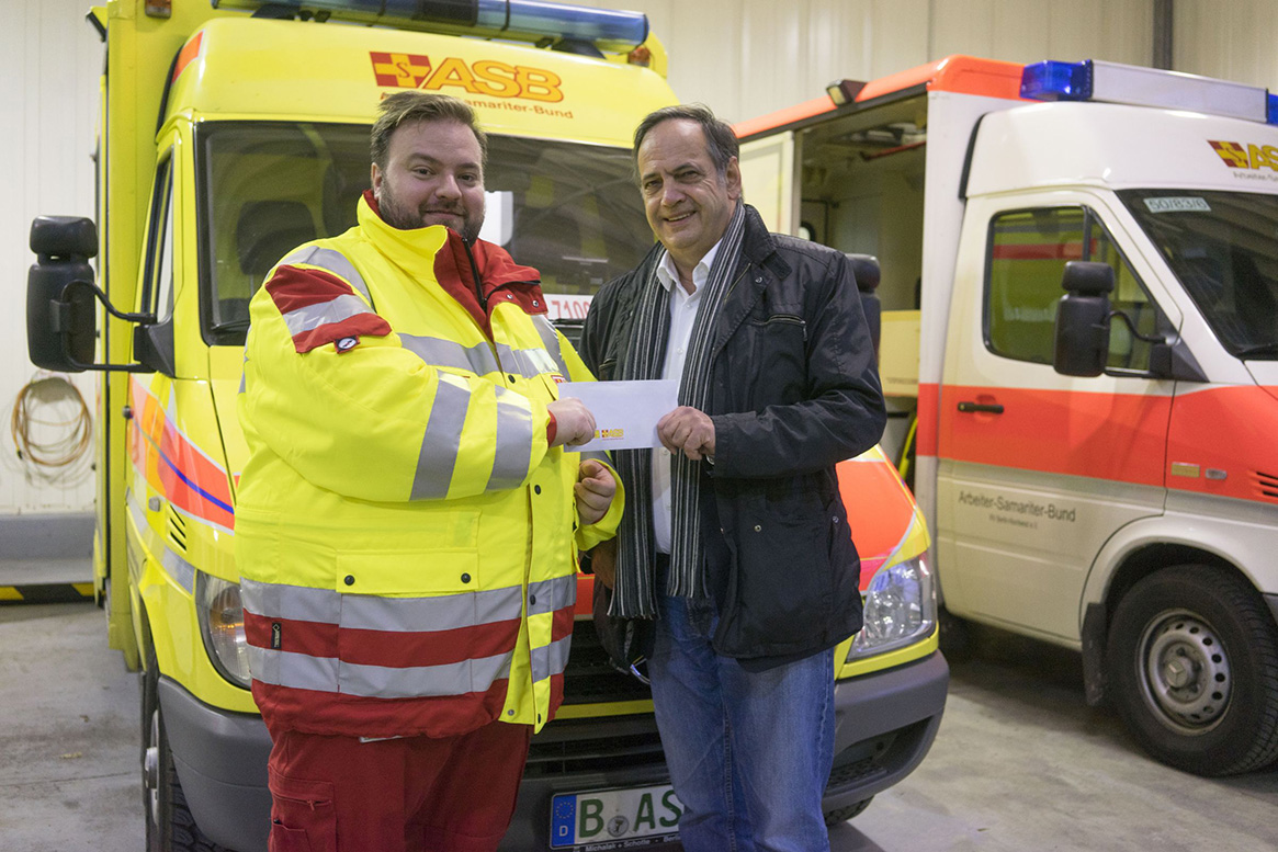 ASB-Bundesvorsitzender Knut Fleckenstein besucht Rettungskräfte