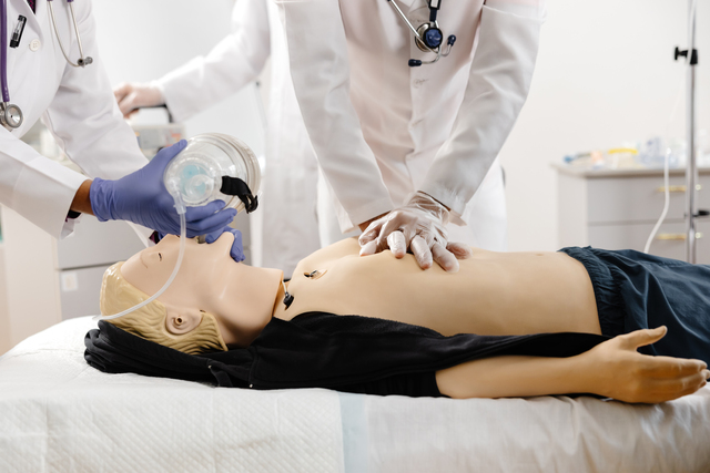 small-vecteezy_doctors-practicing-cardiopulmonary-resuscitation-on-a_60124130_small.jpg Doctors practicing cardiopulmonary resuscitation on a medical manikin