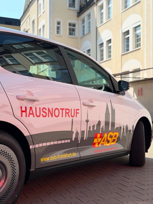  Zwei vollelektrische Fahrzeuge für den ASB Frankfurt 